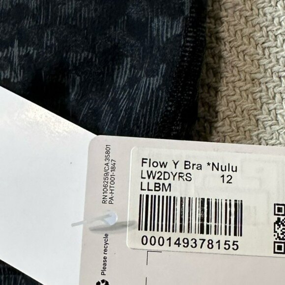 Lululemon Flow Y Sports Bra Size 12 NWT Black - Picture 4 of 10